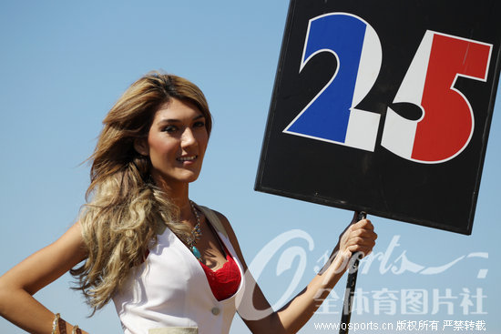 高清:F1<em>美国</em>大奖赛+举牌<em>美女秀</em>身材--体育--人
