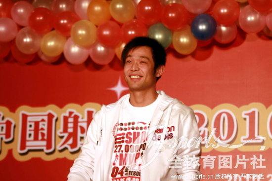 2010年2月12日，中国射击队春晚节目精彩纷呈。朱启南郭文�B表演T台秀。