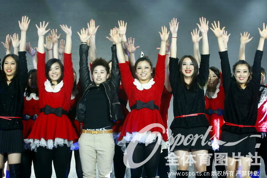 2012年2月1日，一年一度中国羽毛球队新春晚会在国家体育总局羽排馆进行。女羽姑娘梦都是“舞林高手”。