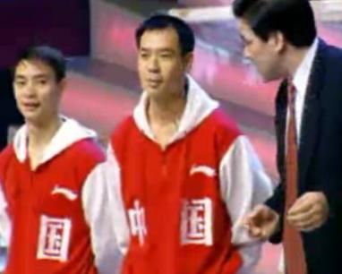 1997年春晚,著名小品搭档陈佩斯、朱时茂邀请体操世界冠军李宁、李大双 、李小双、李敬、李春阳以及当时还从未参加过世界大赛的李小鹏合演滑稽小品《宇宙体操队选拔赛》。冠军们在舞台上的表演毫不逊色于赛场上的表现,这台小品也堪称体育明星参与的历届春晚节目中最为经典的一个。