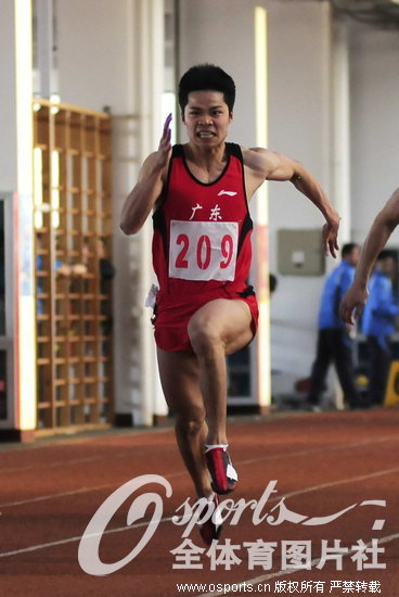 高清:室内田径赛男子60米 中国百米飞人劳义夺冠