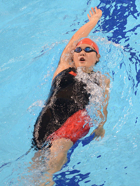 高清:2013年全国游泳冠军赛 叶诗文200米仰泳