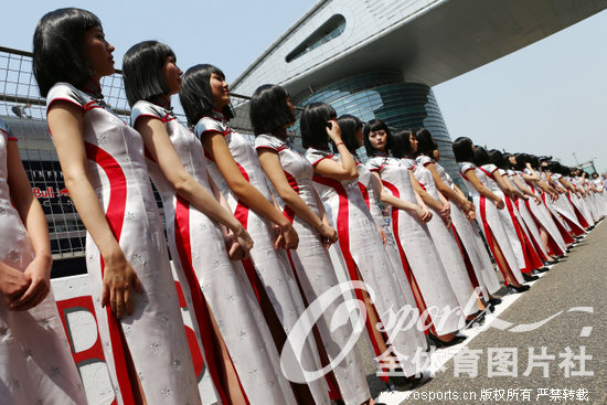 高清:2013F1中国大奖赛 旗袍礼仪美女演绎东方