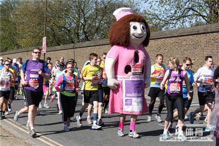 组图:伦敦马拉松+服装比跑步本身更加夺人眼球
