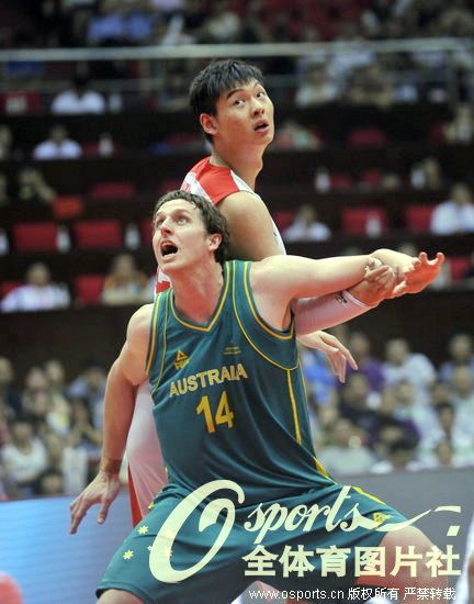 中澳男篮对抗赛第三场在天津进行 中国队3分惜