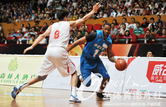 美国篮球传奇巨星中国行 八一119-115胜明星队