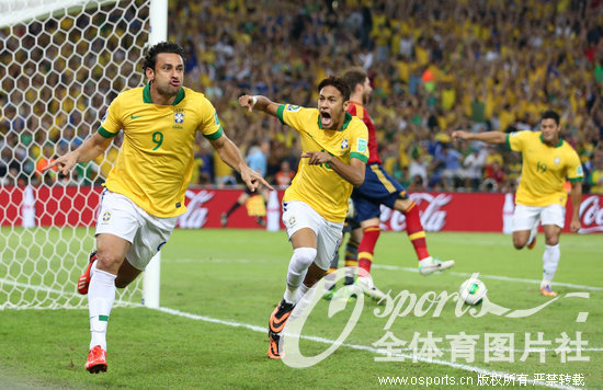联合会杯-内马尔破门皮克染红巴西3-0胜西班牙夺冠