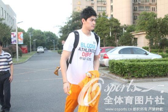 组图:孙杨领衔浙江游泳队启程奔赴沈阳