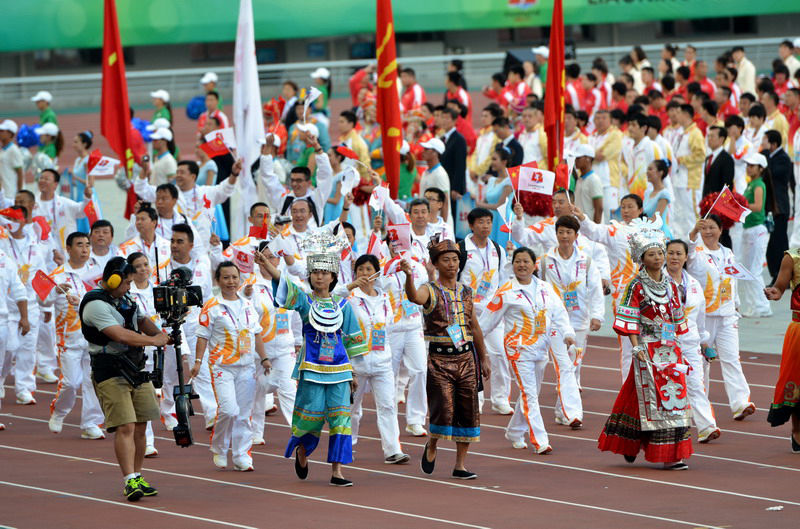 代表团身着民族服装入场 - 民族服装;中华人民共和国;全运会开幕式