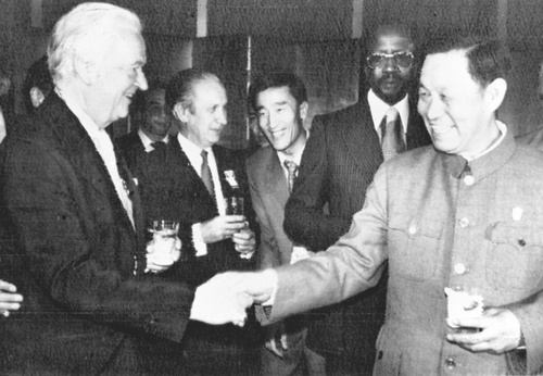         ˣѧʿʰίϯ1972-1980꣩19791025գʰίִίձͨ飬ָл񹲺͹ڹʰίĺϷϯλ̨й̨ίμӹʰίᡣ        ͼΪϯйƥίԱ鳤Уңףء»緢 