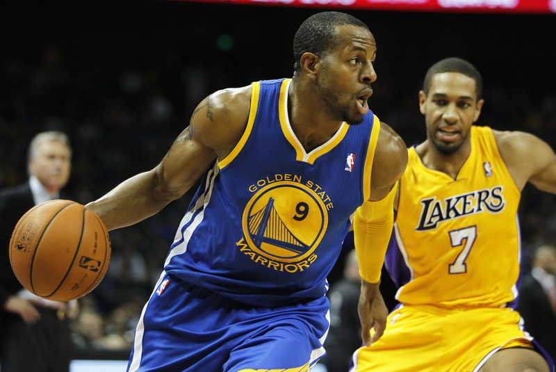  10��18�գ�������ʿ����Ա������������ڱ�����ͻ�ơ����գ����Ϻ����е�2013��NBA��ǰ�����Ϻ�վ�������У���ɼ�����˶Ӷ��������ʿ�ӡ��»��緢����͡ �㣩