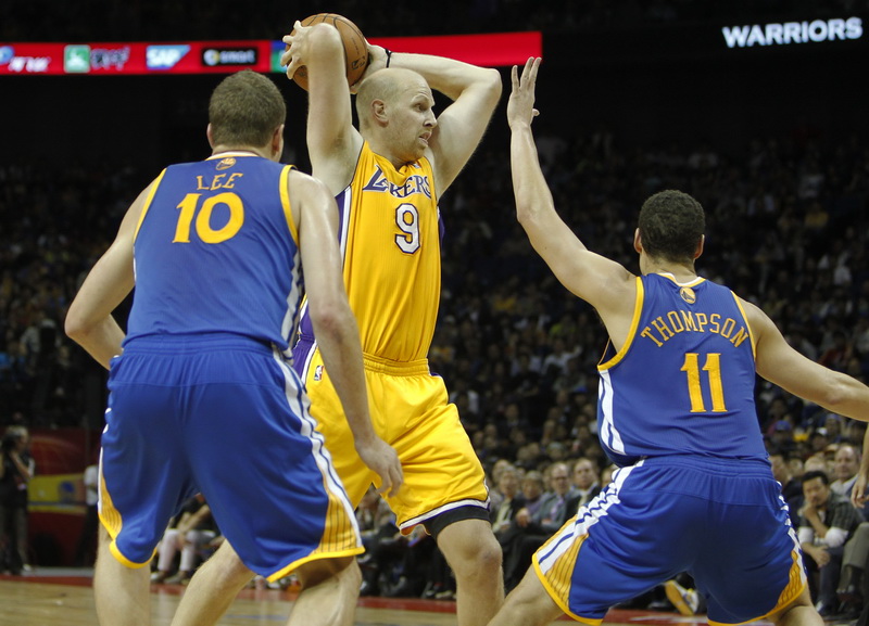  10��18�գ���ɼ�����˶���Ա�������У��ڱ����д��� ���գ����Ϻ����е�2013��NBA��ǰ�����Ϻ�վ�������У���ɼ�����˶���89��115���н�����ʿ�ӡ��»��緢����͡�㣩