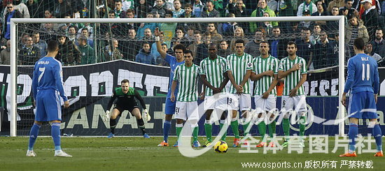 C罗传射贝尔破门 皇马5-0大胜贝蒂斯(组图)