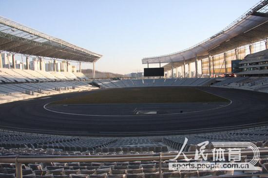 正在建设中的仁川亚运会主体育场
