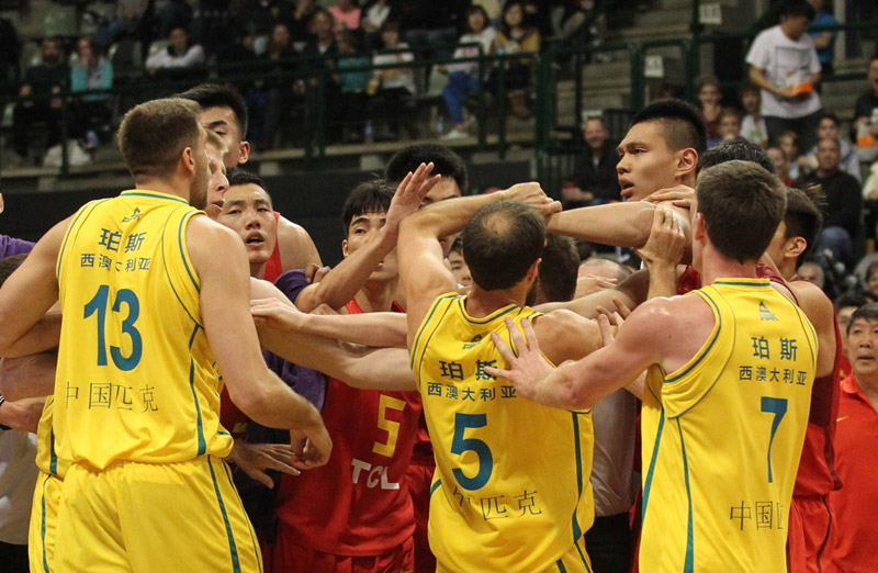 中国男篮 澳大利亚 肉搏战