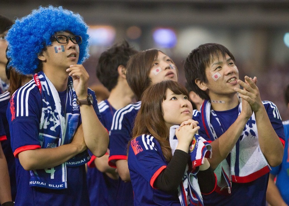 高清:日本数万球迷东京巨蛋球场观看国家队首