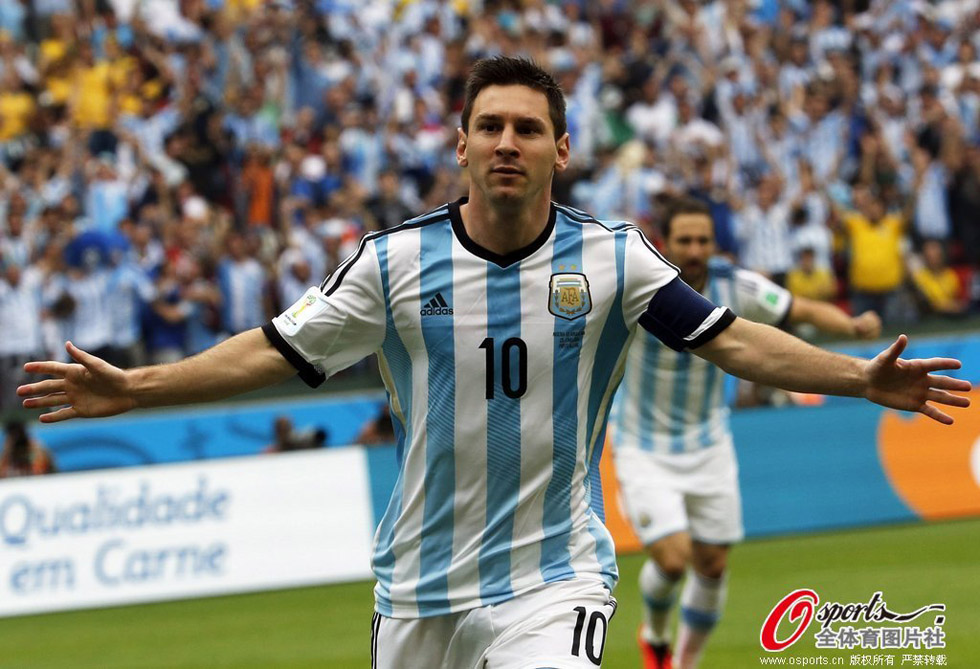 高清:阿根廷3-2胜尼日利亚 梅西两球两队携手晋
