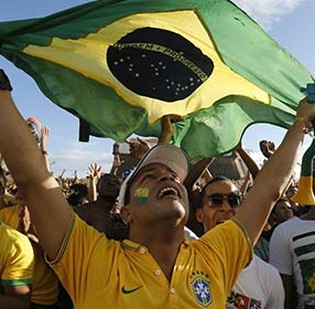 巴西晉級8強 球迷瘋狂慶祝