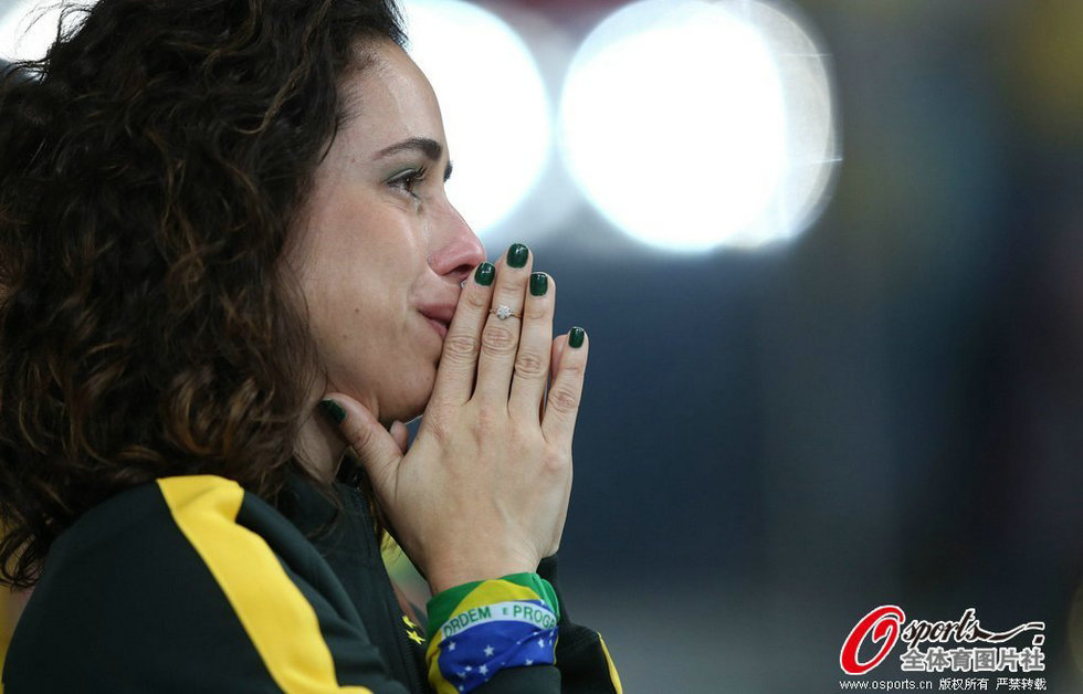 高清:巴西1-7惨败德国 巴西球迷黯然神伤