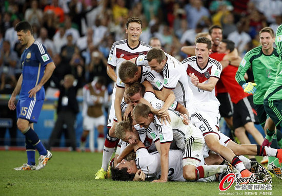 德国队员疯狂庆祝夺冠（Osports全体育作品 严禁转载）