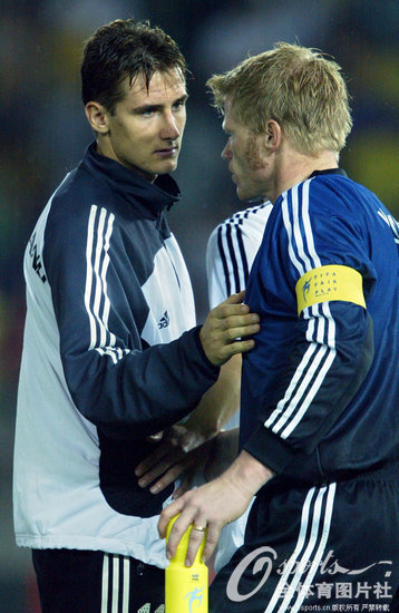 2002�~�@�ɪM�J���A�P�d����y