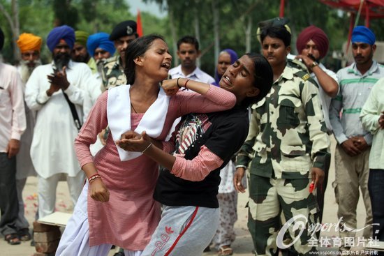 印度女子练习防身术