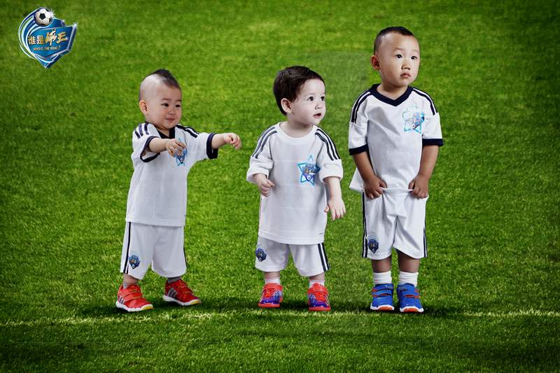 组图:谁是球王萌将上场!中国足球从娃娃抓起【8】--体育--人民网
