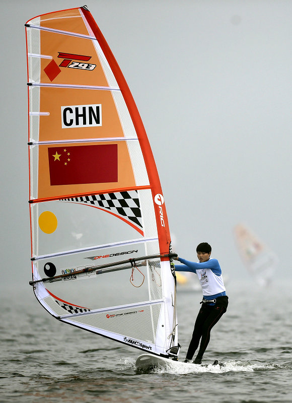 中国选手吴琳俐在比赛中  新华社记者岳月伟摄
