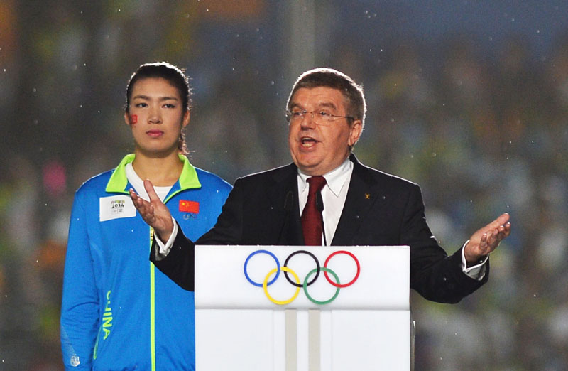 国际奥委会主席托马斯・巴赫在闭幕式上致辞 新华社记者李响摄