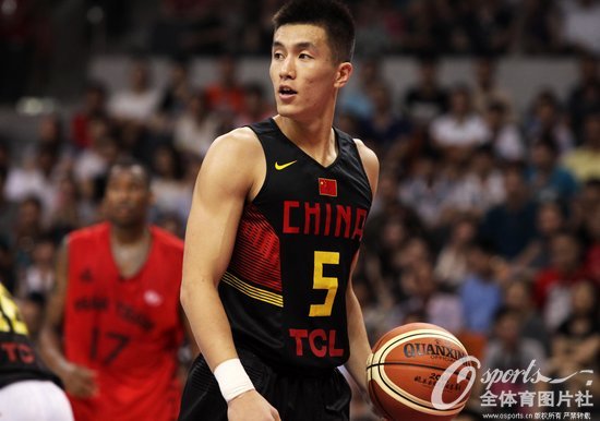 姚基金篮球慈善赛 王哲林18分中国首胜美国明