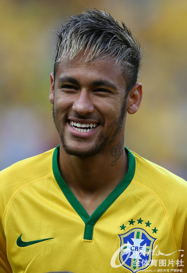 巴西足球明星内马尔_苏尼加撞飞内马尔成巴西公敌_内马尔为什么不是巴西队长