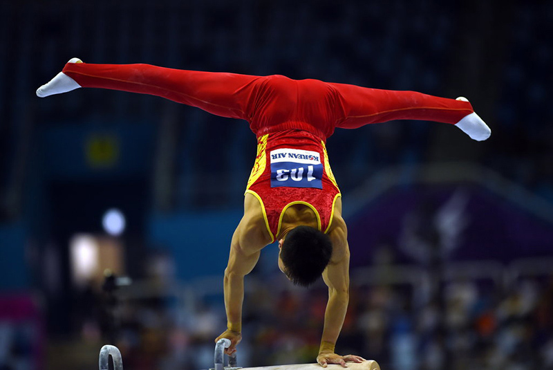 体操男子团体资格赛 中国团体暂列第一第一
