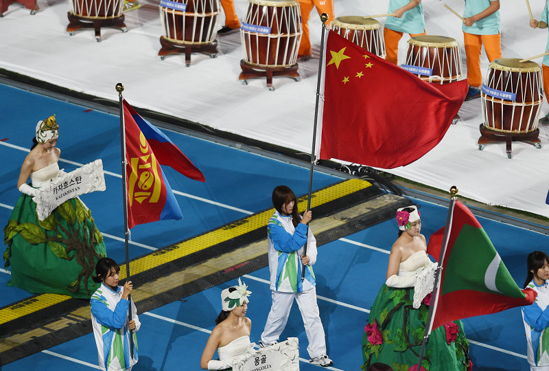中國國旗在閉幕式上入場