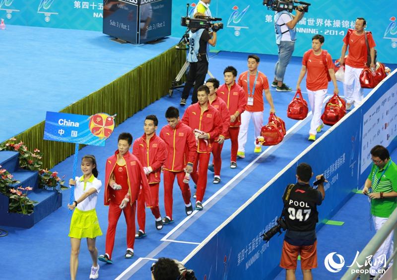 10月3日下午，中国体操队出现在南宁体操世锦赛男子团体资格赛场上（人民网罗世立摄）