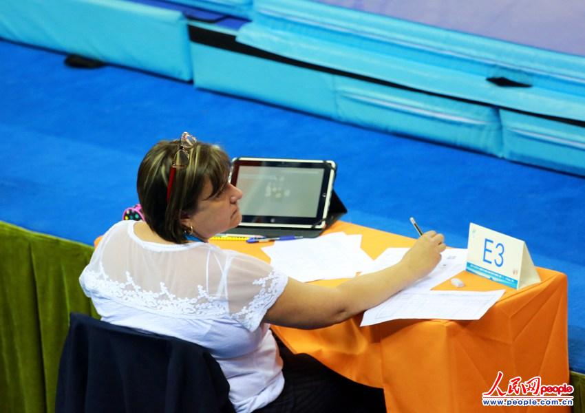 图说体操世锦赛裁判:严谨执裁 确保公正- Micro