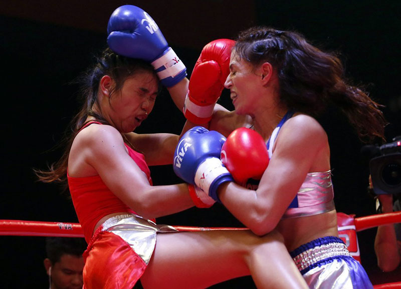 女人何苦为难女人――2014年10月28日，2014年世界泰拳巡回赛，猛女拳台殊死对决。