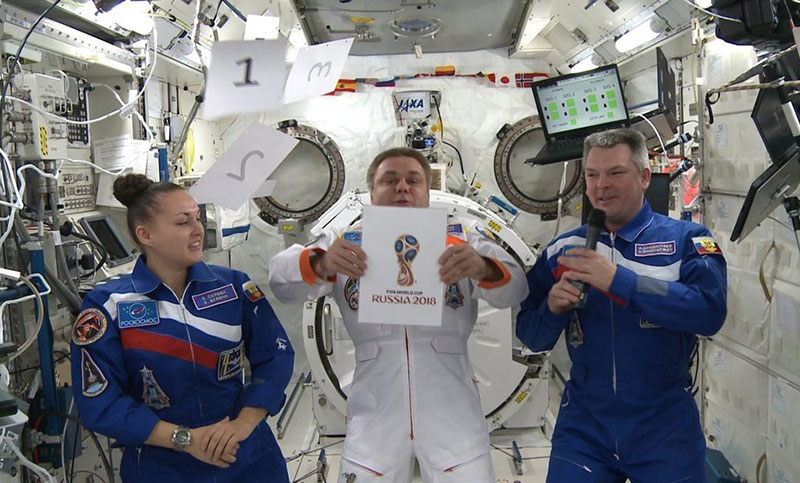 宇宙足球――2014年10月29日，2018年俄罗斯世界杯前瞻：组委会宣布官方会徽，俄罗斯籍宇航员太空力挺。