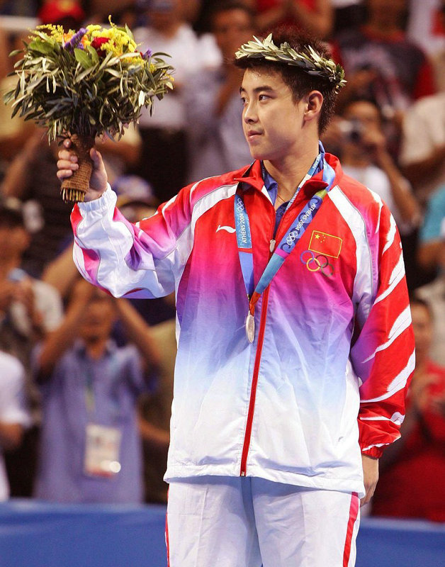 2004年8月23日，在雅典奥运会乒乓球男子单打决赛中，中国选手王皓总比分2：4不敌韩国的柳承敏屈居亚军。