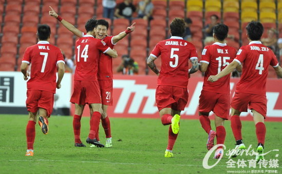 组图:亚洲杯小组赛首战 中国1-0胜沙特获得开门
