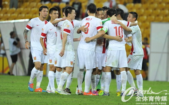 组图:亚洲杯国足两连胜提前出线 球队赛后欢庆