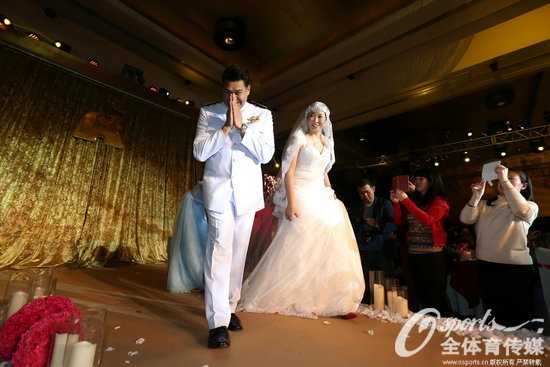 馮坤加提蓬北京舉行中式婚禮