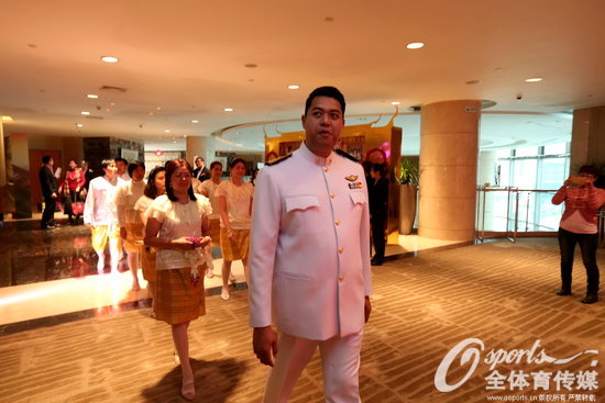 馮坤加提蓬北京舉行中式婚禮