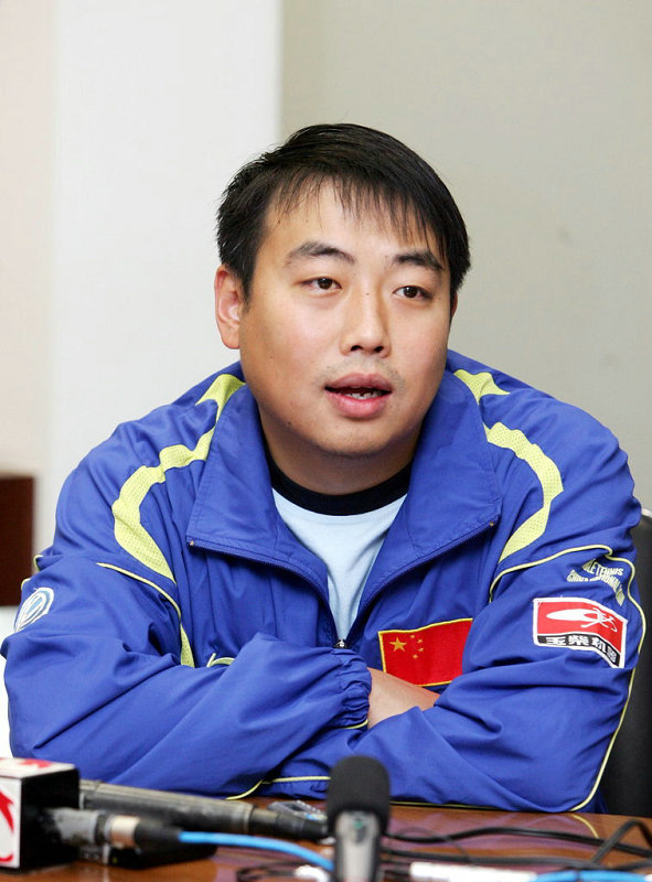 刘国梁,国家乒乓球队总教练,2005年中国青年五四奖章获得者刘