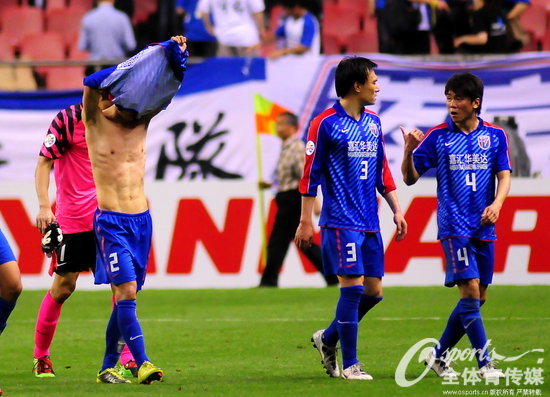2011年5月10日，2011年亚冠联赛H组，上海申花0-3负水原三星，申花队以2平4负1场不胜的战绩小组垫底。