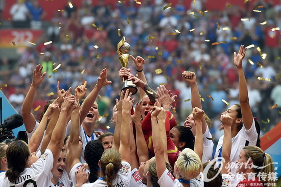 组图：女足世界杯决赛美国5-2胜日本 第三次捧起冠军奖杯