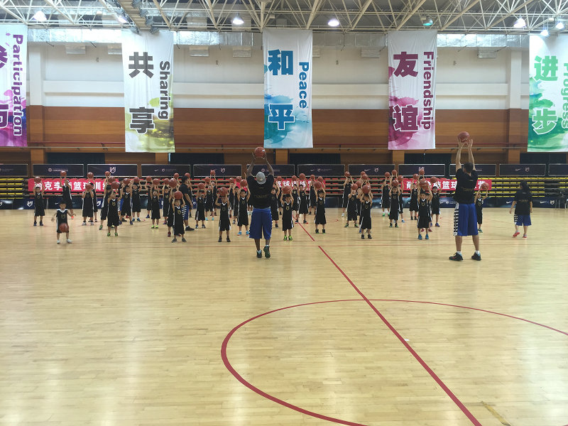 李楠籃球訓練營火爆進行中 “小李飛刀”親傳技藝【5】