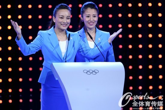 北京2022形象大使、自由式滑雪空中技巧世界冠軍李妮娜，國際奧委會委員楊揚。