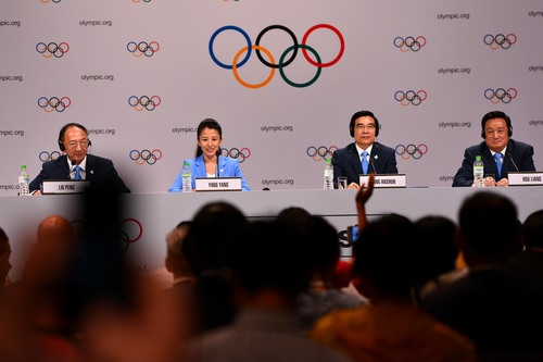 北京申冬奧代表團在媒體發布會上接受記者提問。
