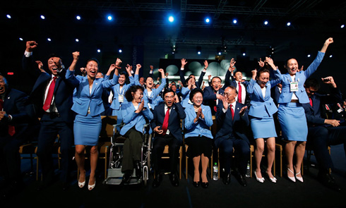 北京申冬奥代表团成员庆祝获得举办权