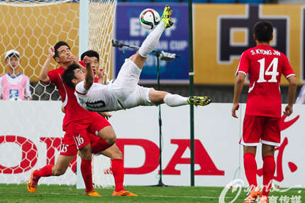 韩国0-0战平朝鲜8月9日下午，2015东亚杯男足赛事末轮在武汉打响，最终韩国0-0战平朝鲜队。【详细】 